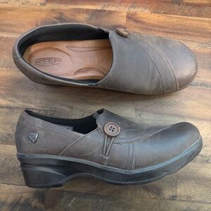 Keen Mora Button Clogs Womens Size 7.5 Leather Outdoor Garden Comfort Walking